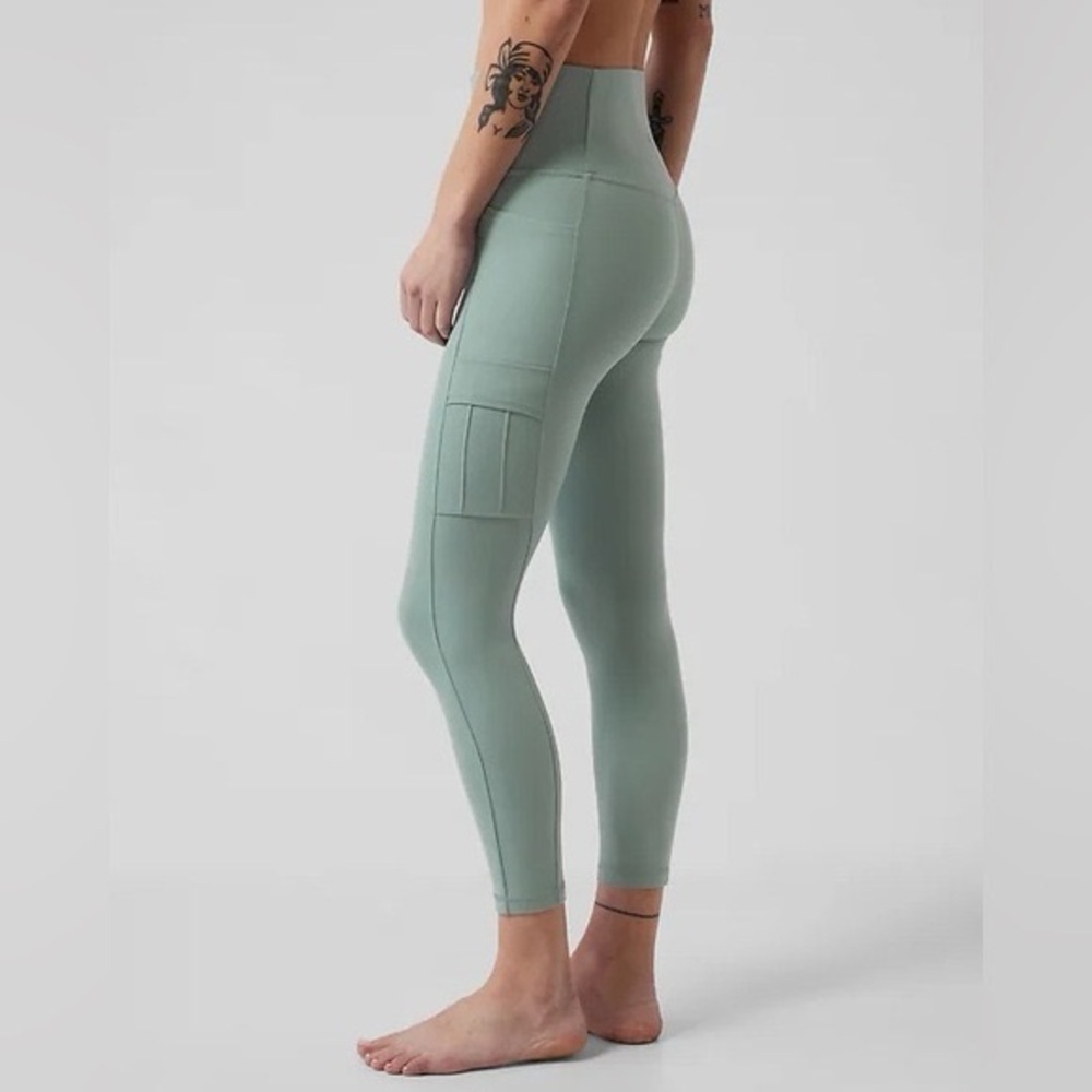 Athleta salutation cargo Leggings 7/8 - Size XXS